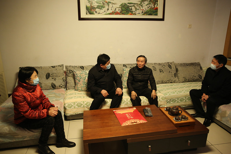 1泰安市中医医院开展迎新春送温暖活动 (3)_副本.jpg