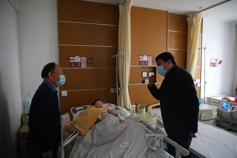 2泰安市中医医院开展迎新春送温暖活动 (9)_副本.jpg
