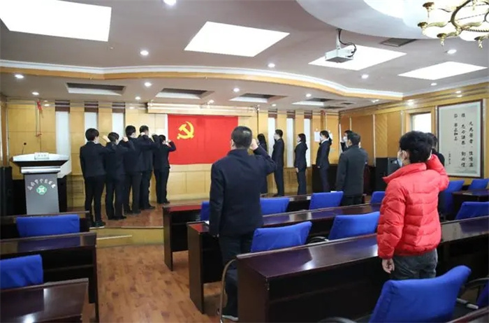 举行入党宣誓仪式暨主题党日活动.webp.jpg