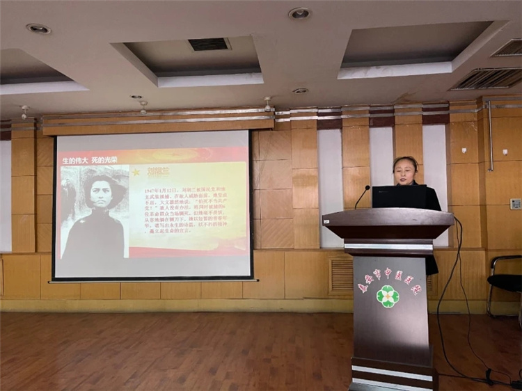 一等奖获得者陈爱民在讲课中.webp.jpg