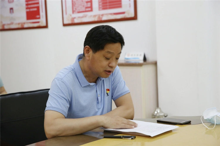 第一党总支第五党支部书记陈连吉同志汇报党支部党史学习教育开展情况.webp.jpg