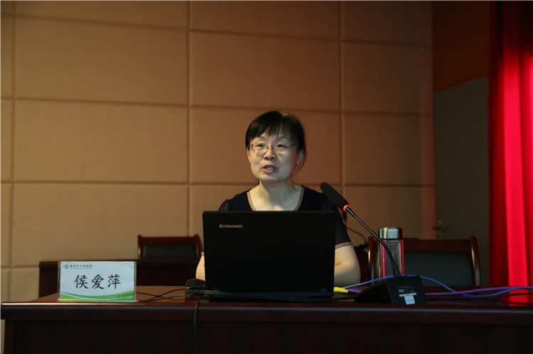 侯爱萍教授授课.webp.jpg