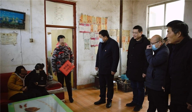 慰问困难群众.webp (1).jpg